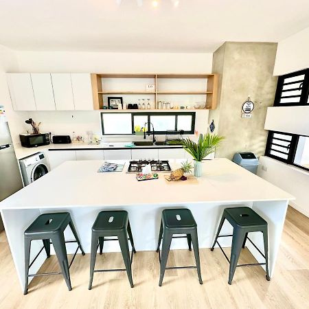 Into The Sea - Modern Home Close To The Beach Albion Bagian luar foto