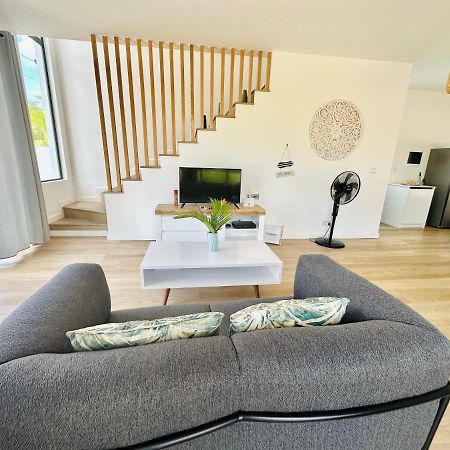 Into The Sea - Modern Home Close To The Beach Albion Bagian luar foto