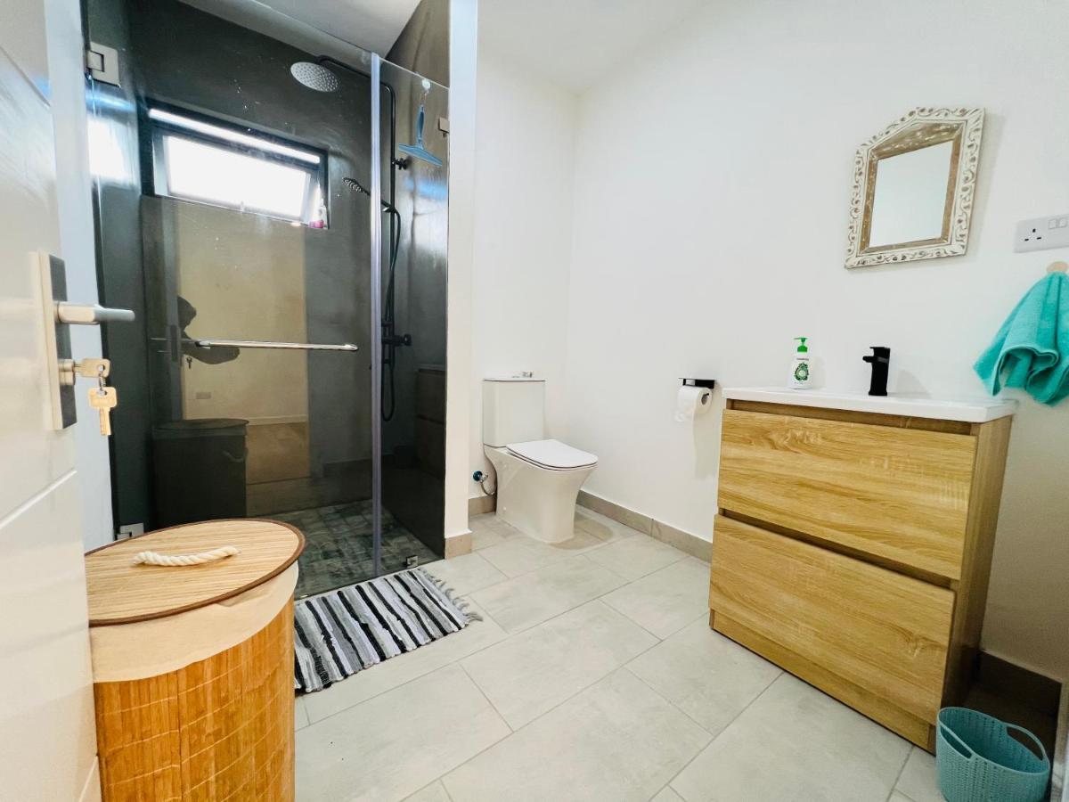 Into The Sea - Modern Home Close To The Beach Albion Bagian luar foto
