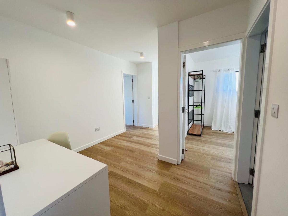 Into The Sea - Modern Home Close To The Beach Albion Bagian luar foto