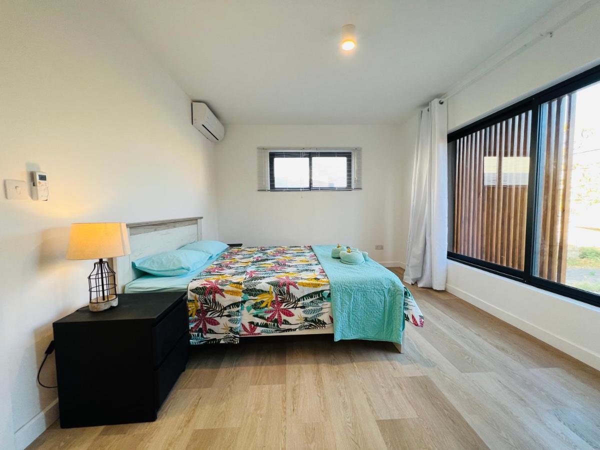 Into The Sea - Modern Home Close To The Beach Albion Bagian luar foto